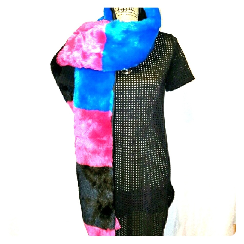 Cute betsey johnson fur scarf.